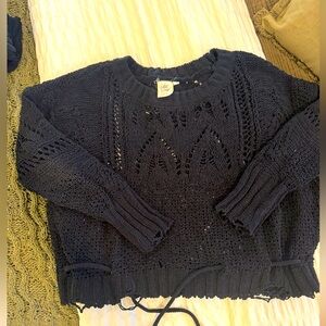 Worn twice, knitted sweater. Destructed look. Purchased at Buckle. Super cute